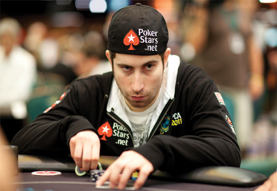 El campeón mundial ficha para PokerStars